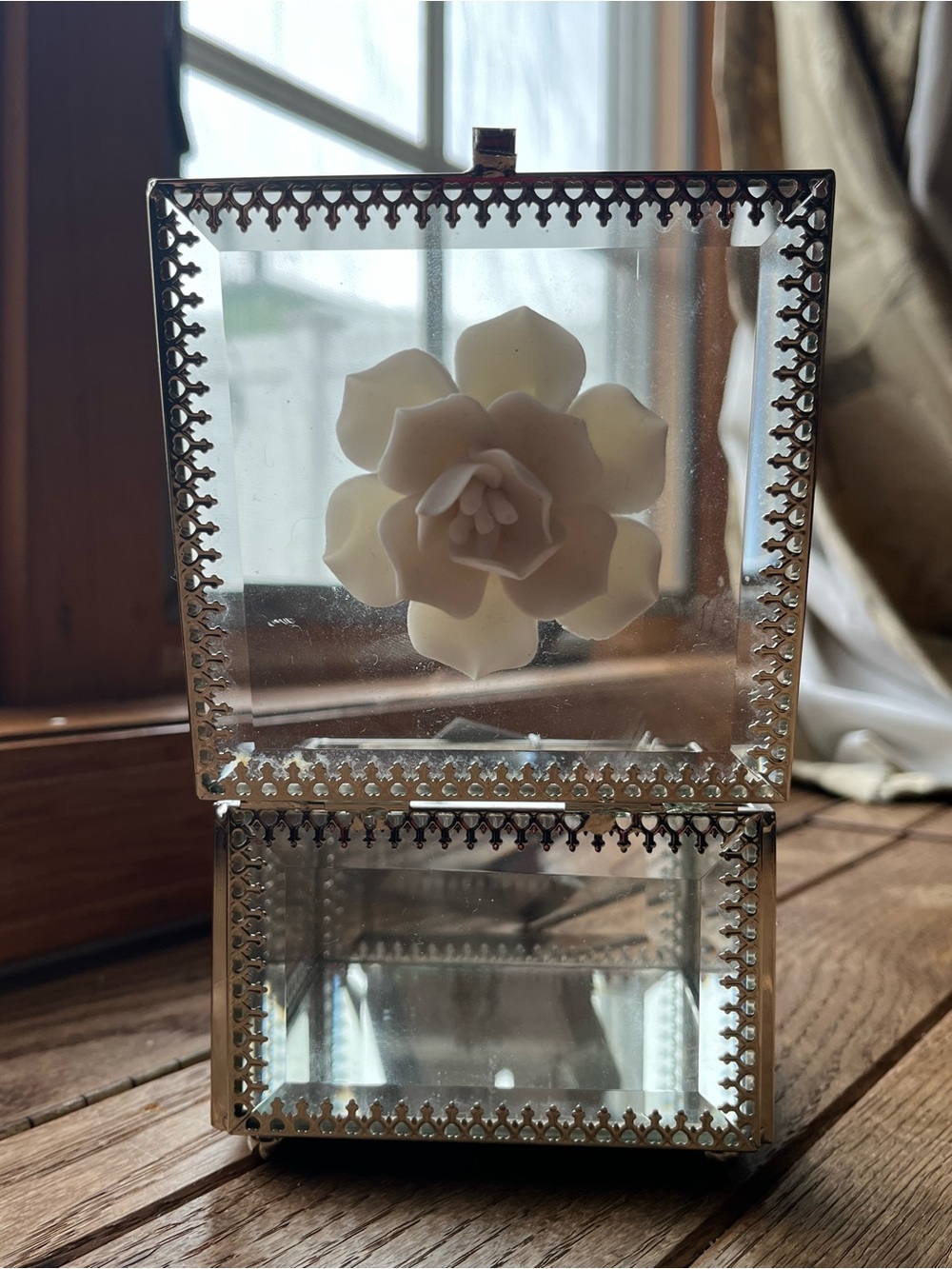 Rachel Ashwell Shabby Chic Silver Glass Mirrored Jewelry Trinket Box White Flowe - Picture 7 of 9